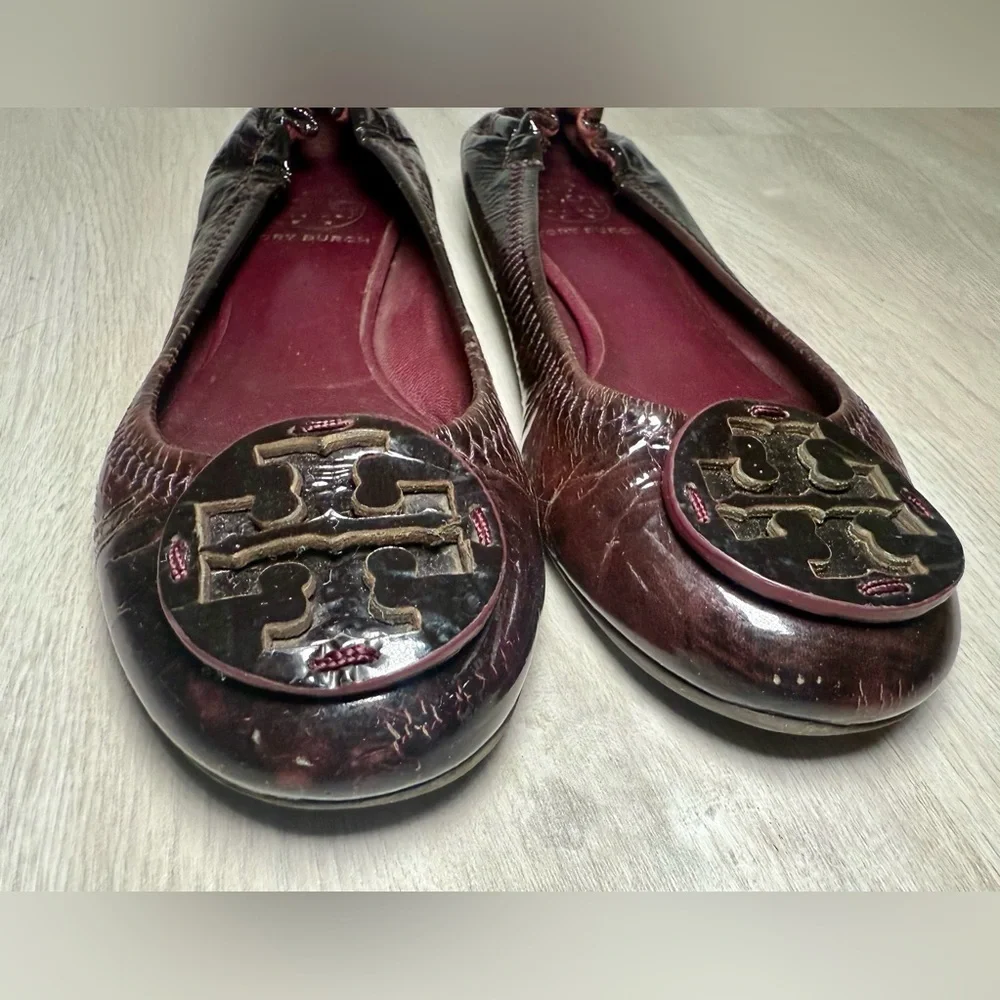 Tory Burch Dark Brown Patent Leather Ballet Flats Embossed Logo‎ Size 7